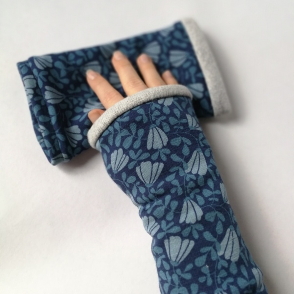 Armstulpen aus Alpenfleece blau grau 