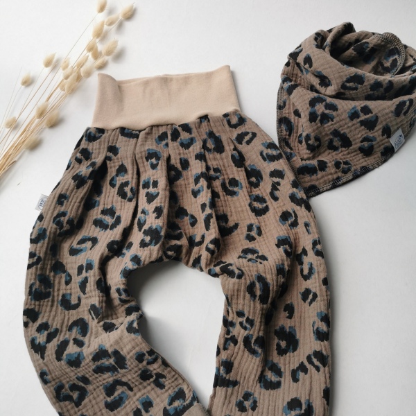 Musselinhose animal taupe 