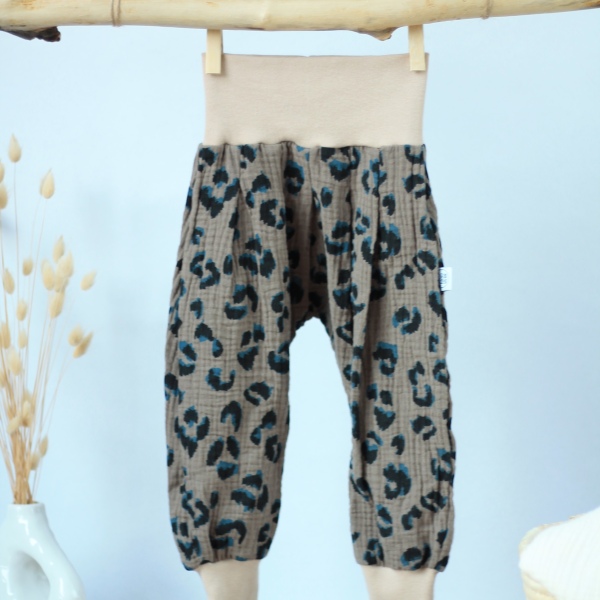 Musselinhose animal taupe 
